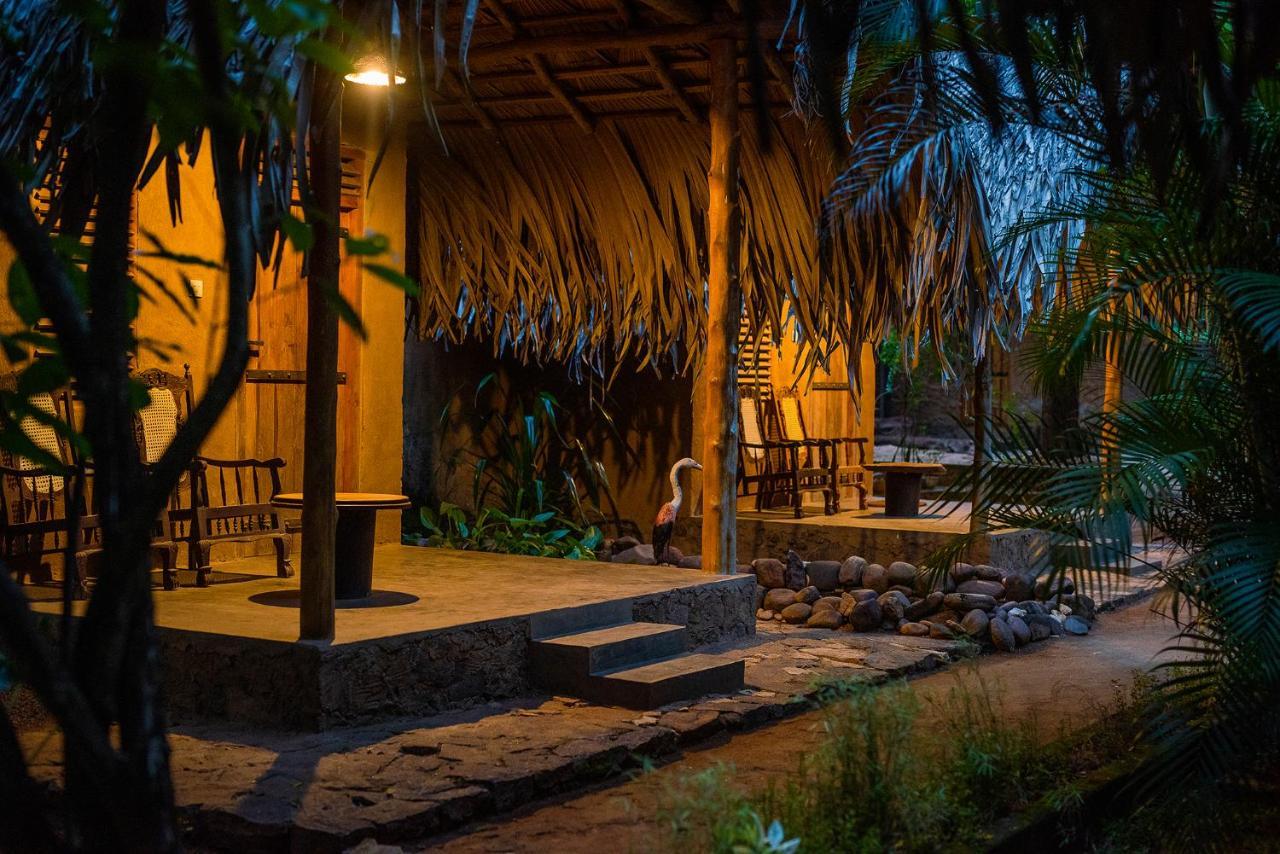 Private Organic House Bed & Breakfast Udawalawe Exterior photo