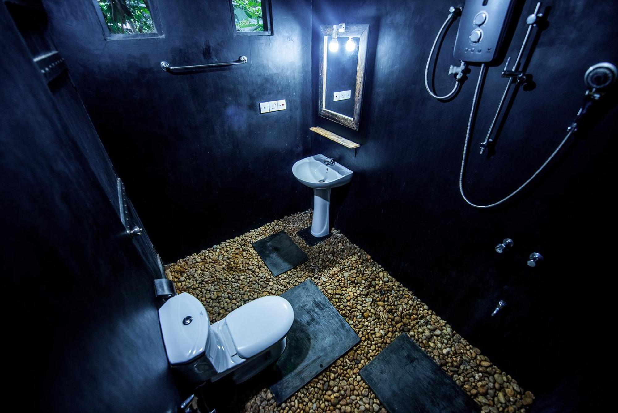 Private Organic House Bed & Breakfast Udawalawe Exterior photo